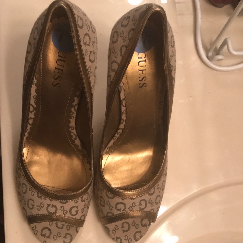 NWT Ladies guess open toe heels